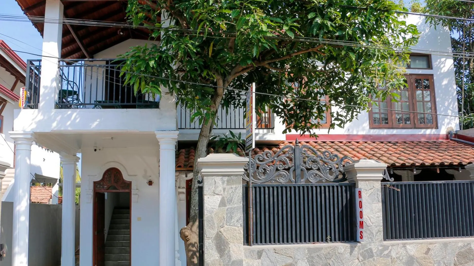 Guest house C Villa And Hotel Nikawatawana