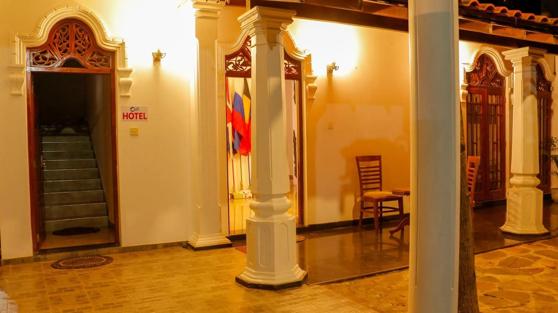 C Villa And Hotel Nikawatawana Guest house