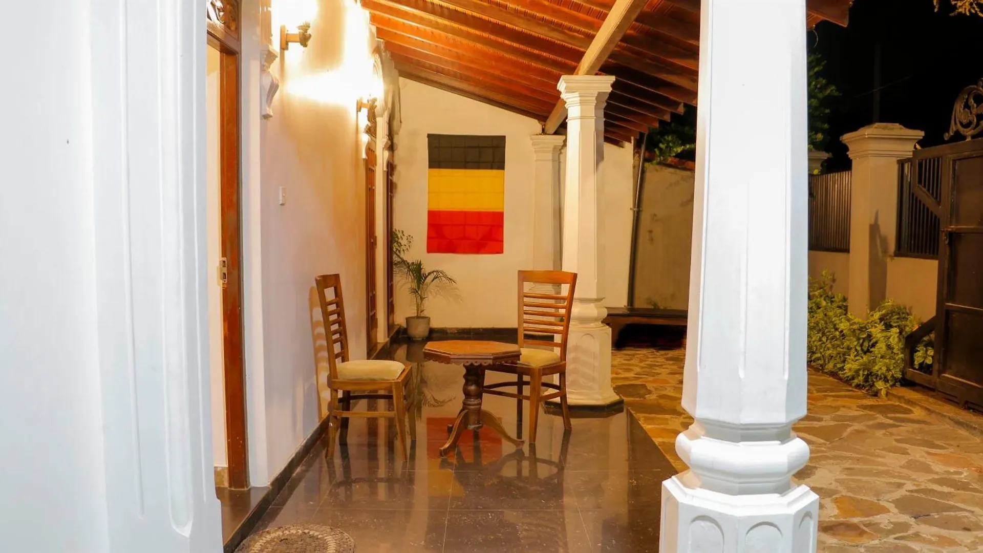C Villa And Hotel Nikawatawana