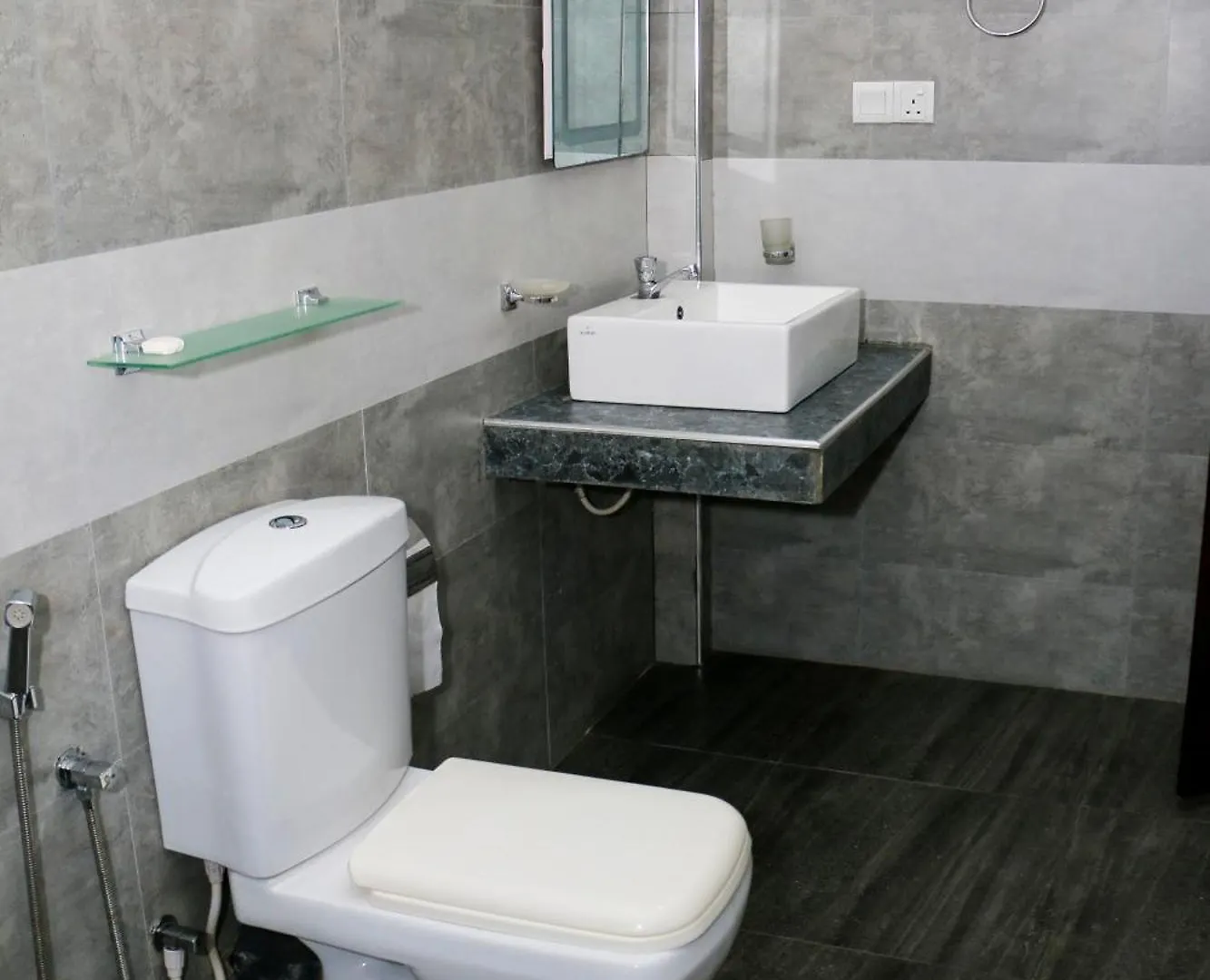 C Villa And Hotel Nikawatawana Guest house